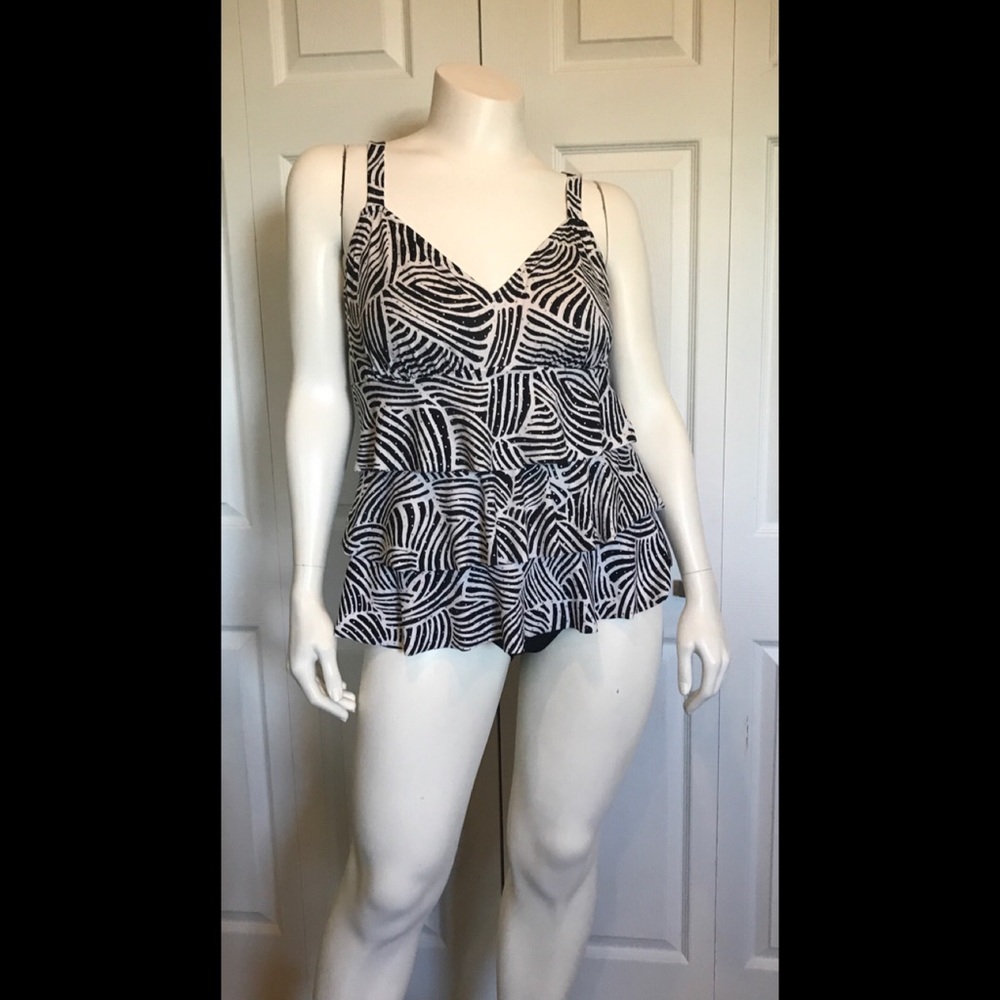 Pretty Ruffled Swimdress Size 16